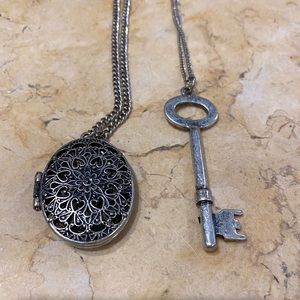 2 Vintage looking necklaces